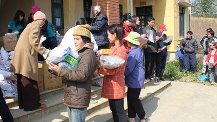 Ensuring a happy Tet for poor people in the central region  - ảnh 1